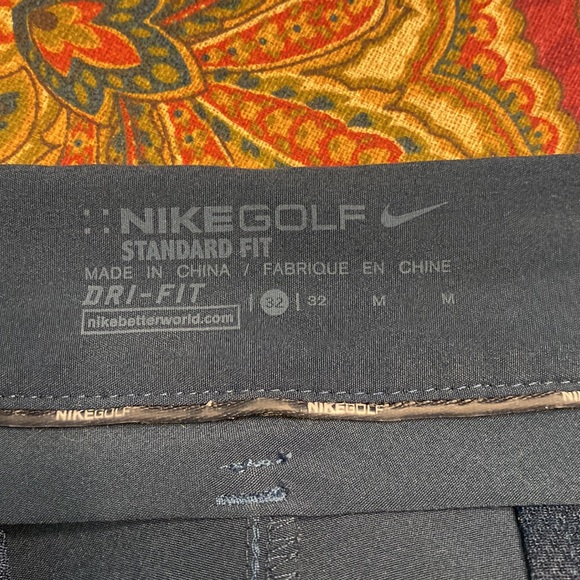 Nike golf shorts - Picture 3 of 3